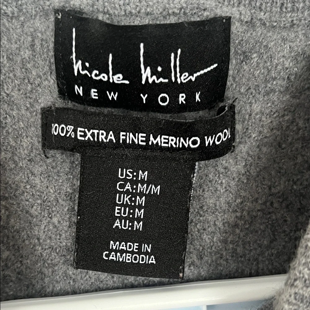 Nicole Miller Gray 100% Fine Merino Wool Sweater Medium - Picture 2 of 6
